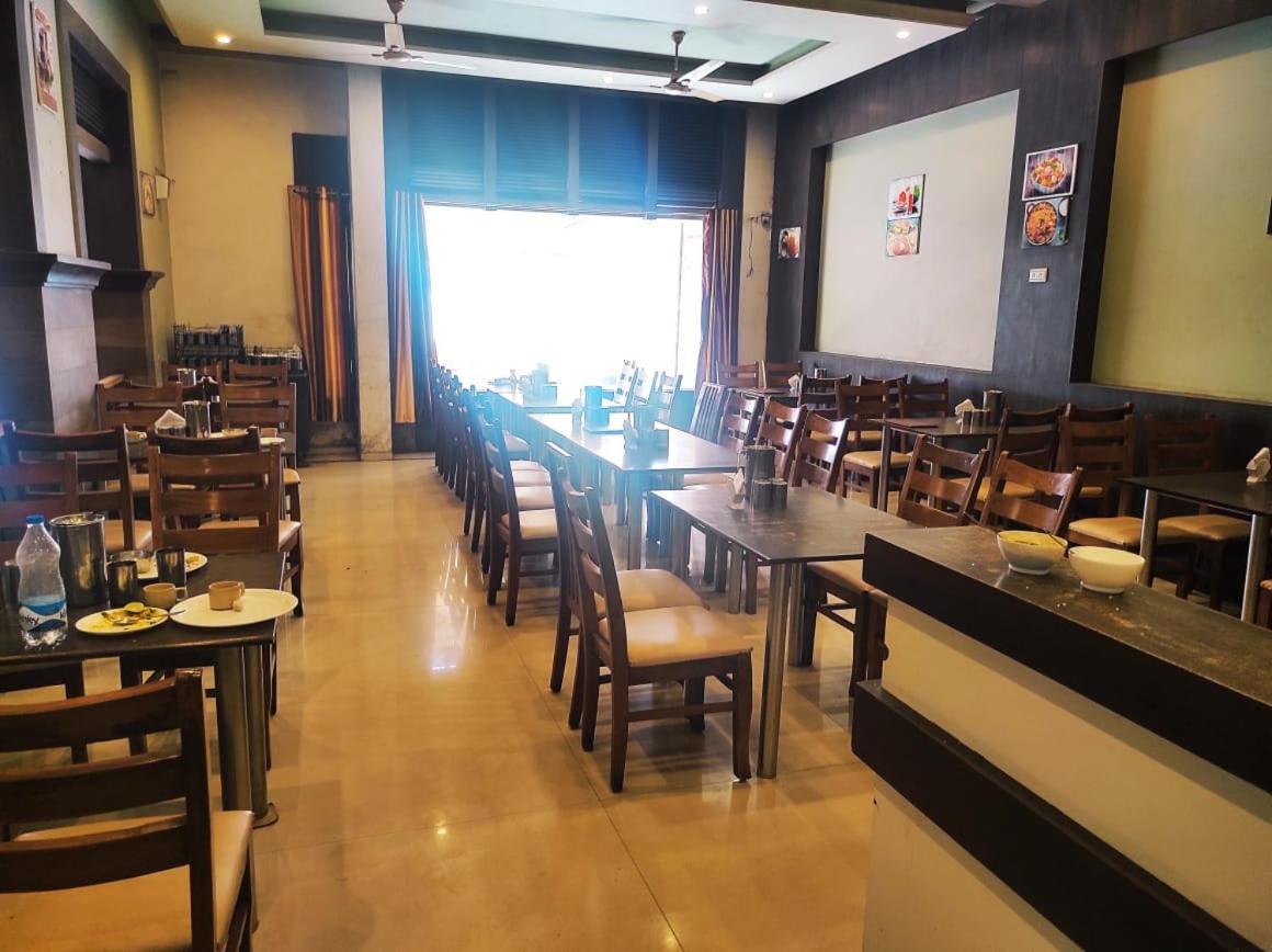 夏苏蔓酒店 戈尔哈布尔 外观 照片